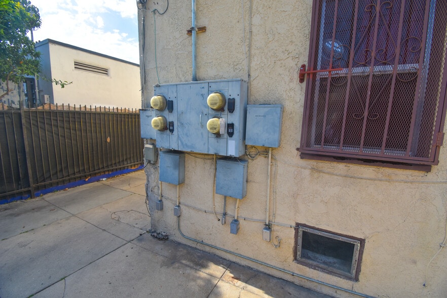 More Photos Of 2010 S Harcourt Ave, Los Angeles Apartments For Sale