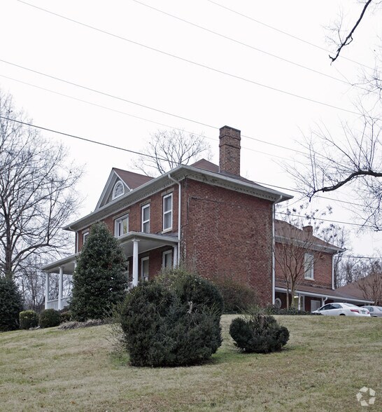 More Photos Of 1715 Riverside Dr, Knoxville Office For Sale