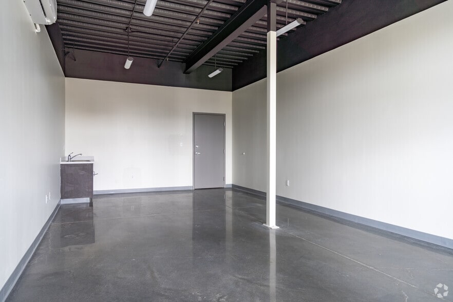 More Photos Of 6615 Stewart Rd, Galveston Self Storage For Lease
