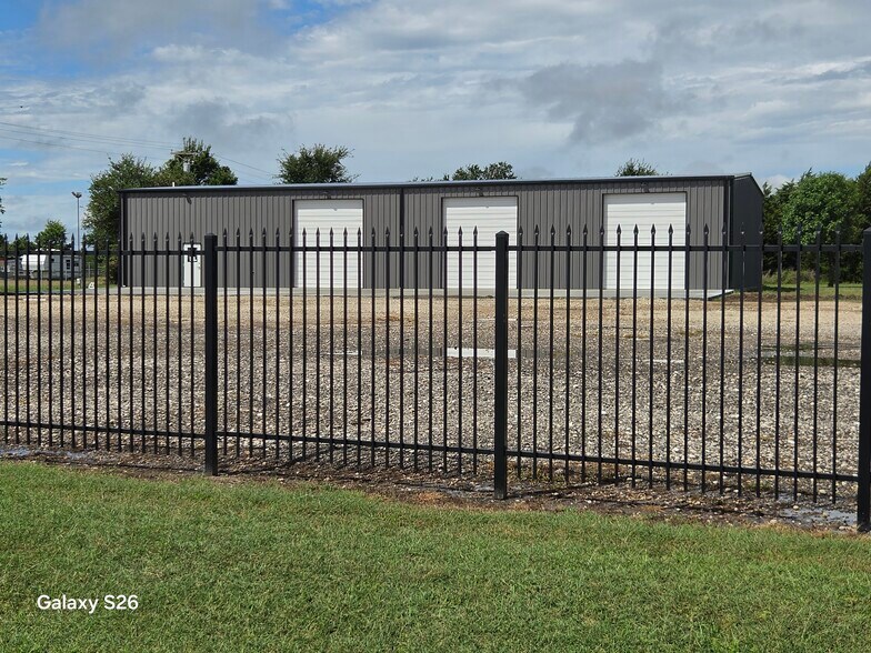 More Photos Of 2420 McKinney st, Rice Industrial For Lease