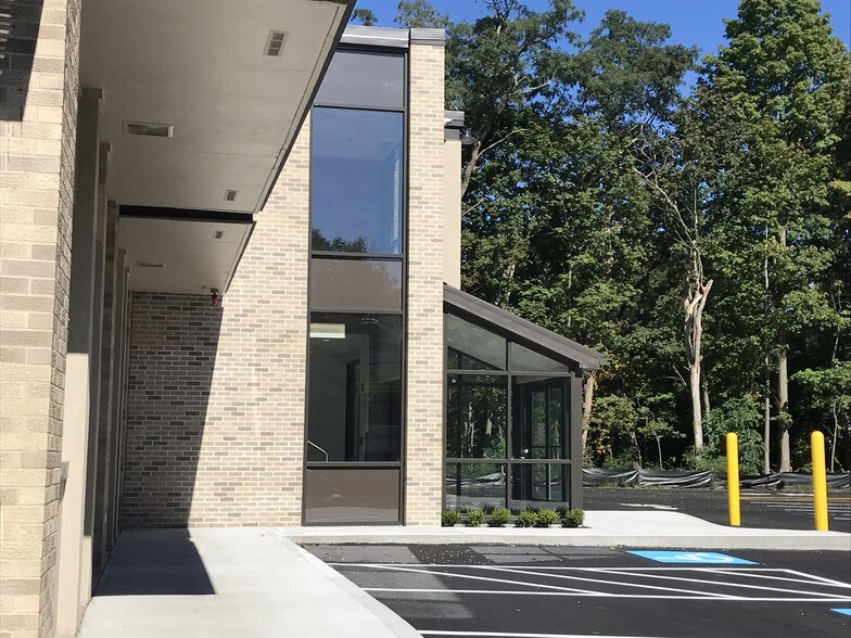 More Photos Of 92-94 Walnut St, Saugus Medical For Lease