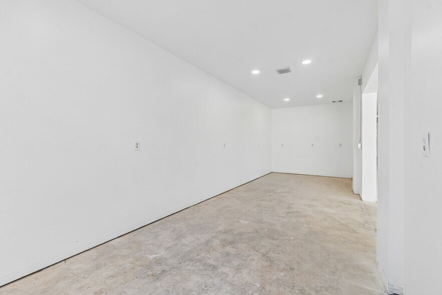 More Photos Of 1956 Kingsley Ave, Orange Park General Retail For Sale