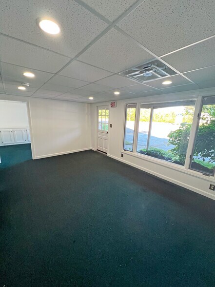More Photos Of 1389 Bridgton Rd, Westbrook Office For Lease