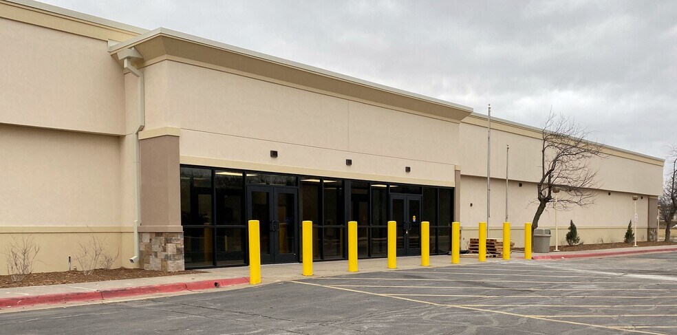 More Photos Of 7236 E Harry Ct, Wichita Office For Sale