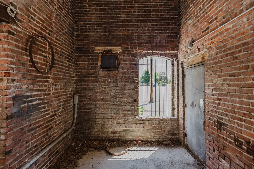 More Photos Of 1001 W Douglas Ave, Wichita Storefront For Sale