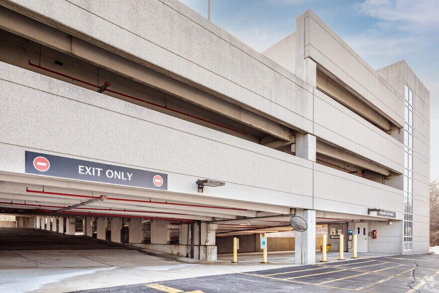 More Photos Of 2100 Swift Dr, Oak Brook Office For Lease