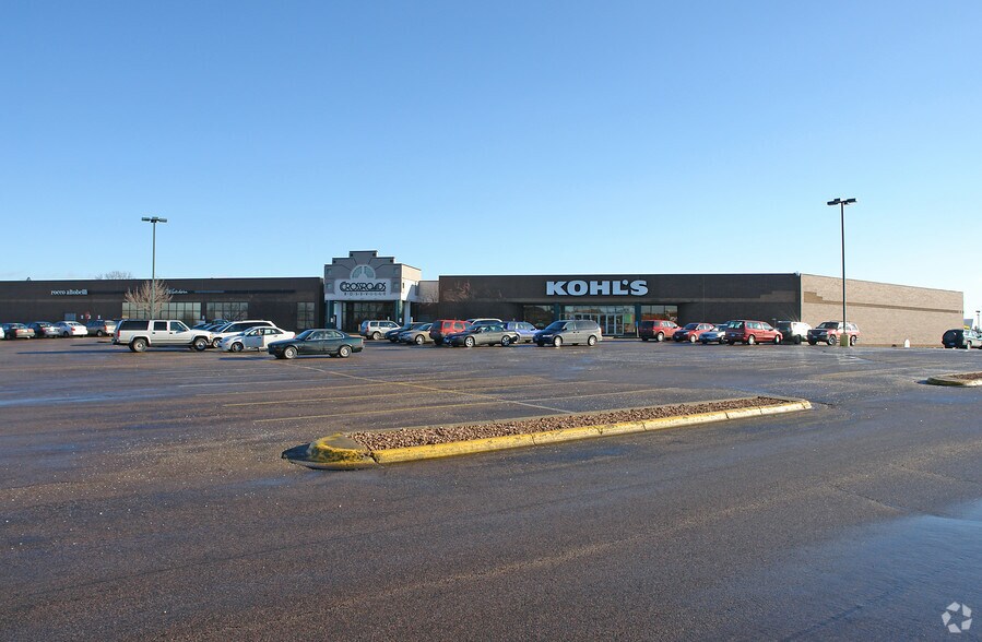 More Photos Of 1643-1655 W County Road B2, Roseville Unknown For Lease