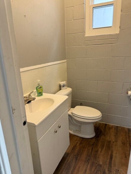 More Photos Of 7010 Doral Dr, Tobaccoville General Retail For Lease