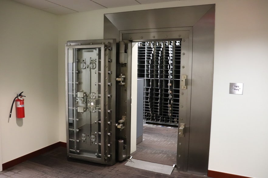 More Photos Of 2520 W Irving Blvd, Irving Office For Lease