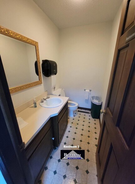 More Photos Of 3111 McClelland Blvd., Joplin Office For Sale