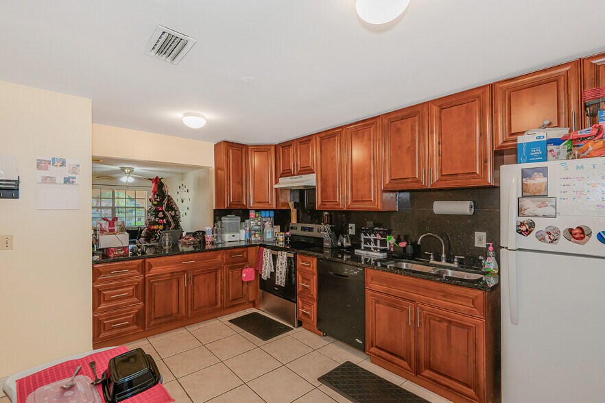 More Photos Of 4063-4065 SW 51st St, Fort Lauderdale Apartments For Sale