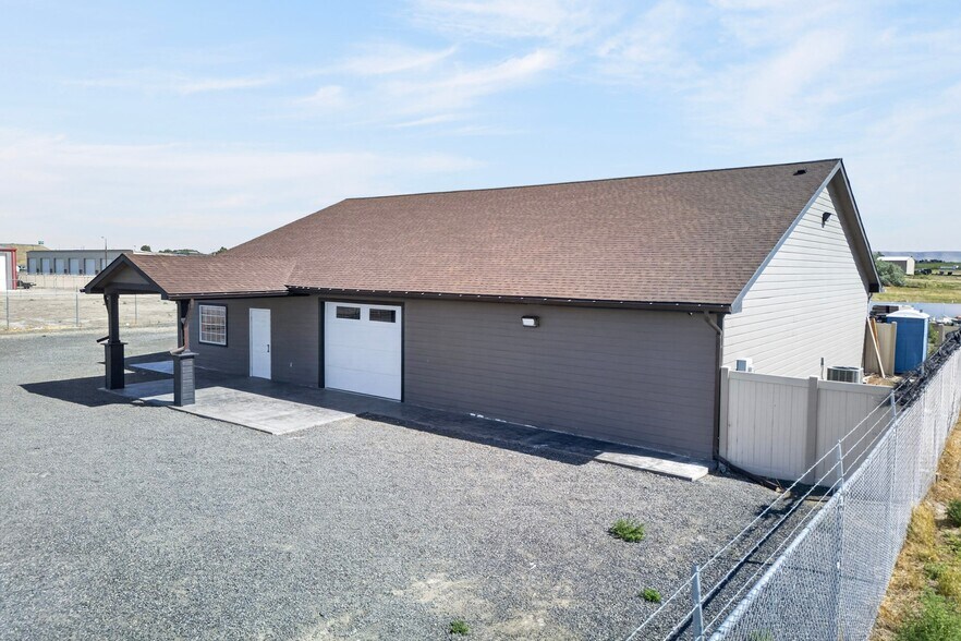 More Photos Of 506 E Stover Rd, Grandview Warehouse For Sale