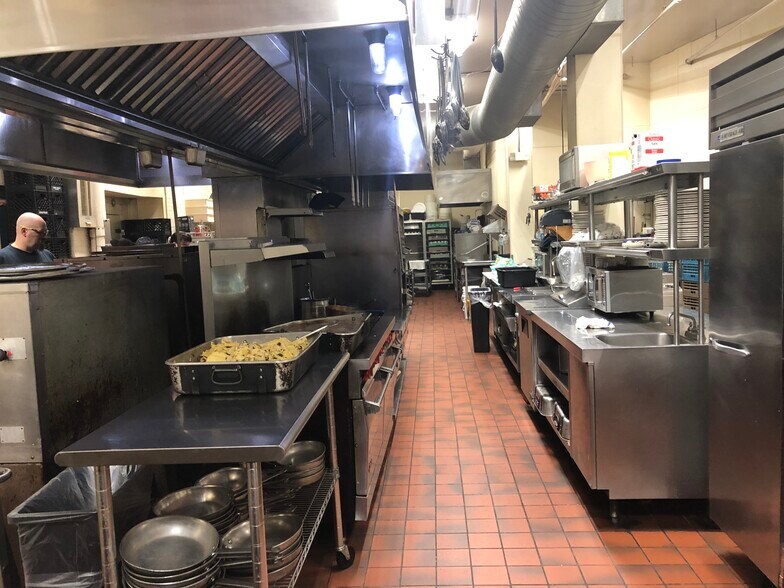 More Photos Of 535 Canal St, Reading Flex For Sale