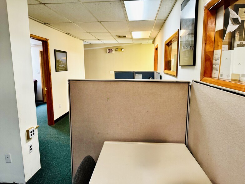 More Photos Of 3935-3937 Merrick Rd, Seaford Office For Lease