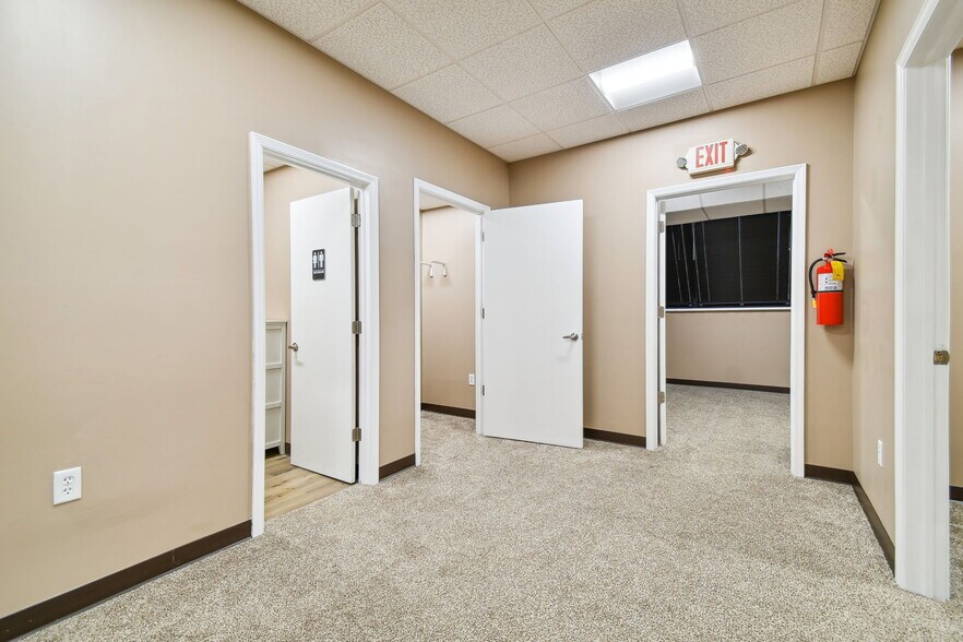 More Photos Of 6740 Crosswinds Dr, Saint Petersburg Coworking Space