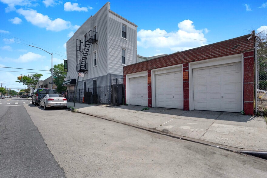 More Photos Of 174 Wyona St, Brooklyn Office Residential For Lease