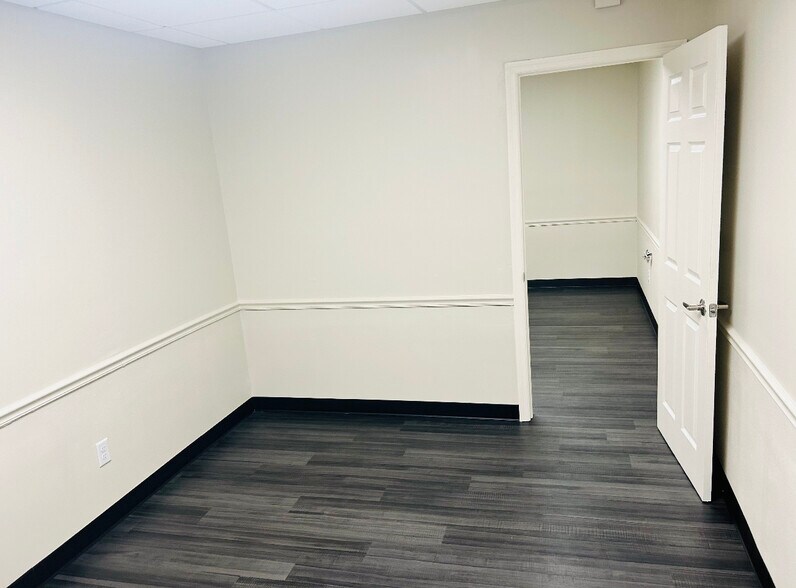 More Photos Of 1544 Seminola Blvd, Casselberry Unknown For Lease