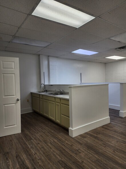 More Photos Of 43 Mays Landing Rd, Somers Point Storefront Retail Office For Lease