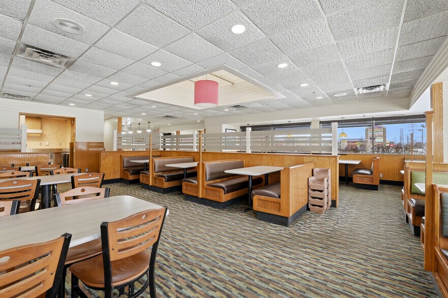 More Photos Of 143 Division St, Stevens Point Restaurant For Sale