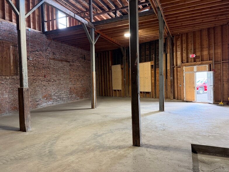 More Photos Of 88 Howard Ave, Bridgeport Warehouse For Lease