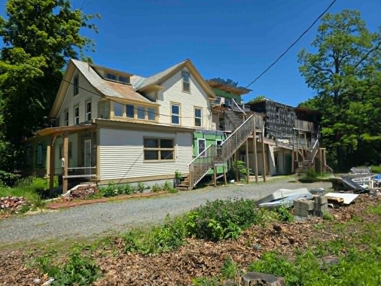 More Photos Of 33 Oak St, Brattleboro Apartments For Sale