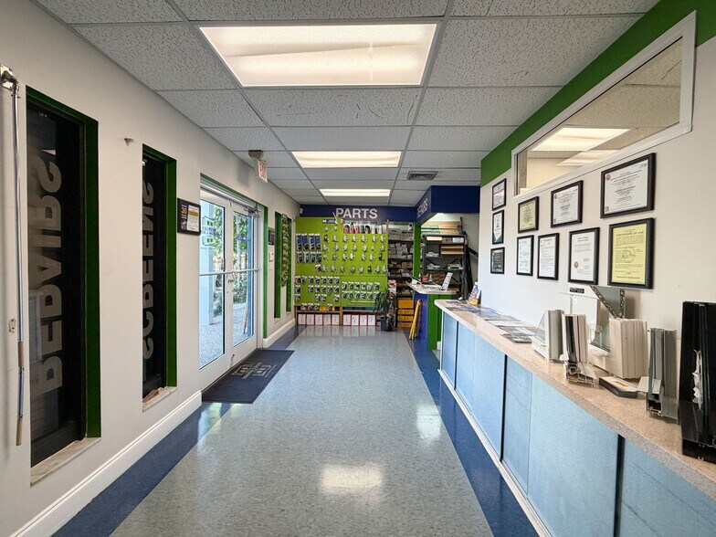 More Photos Of 5908 Johnson St, Hollywood Light Manufacturing For Sale