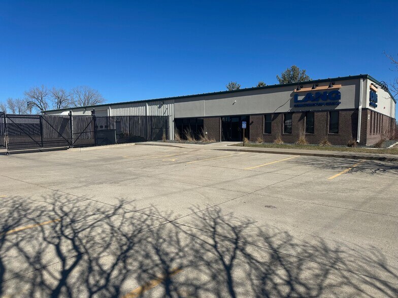 More Photos Of 1915 SE 41st St, Grimes Warehouse For Lease