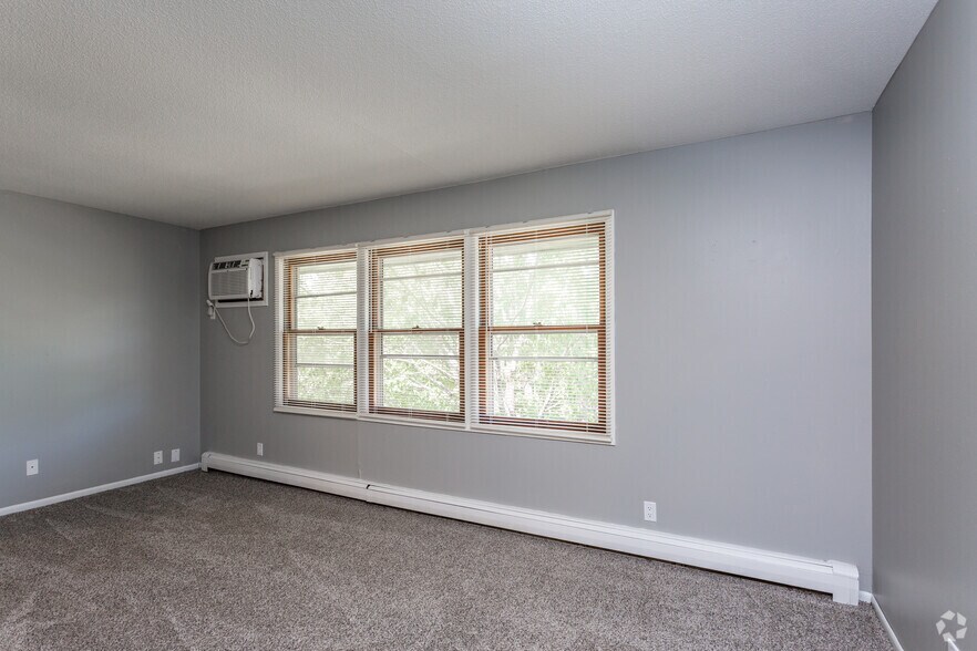 More Photos Of 317 NE Trilein Dr, Ankeny Apartments For Sale