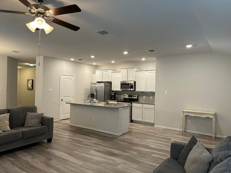 More Photos Of 104 Green Jay Dr, Jarrell Specialty For Sale