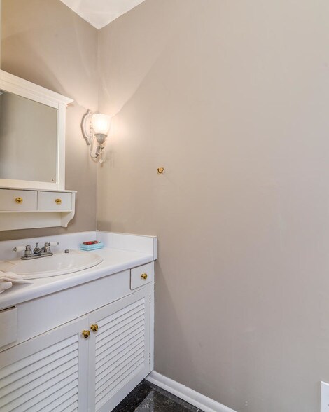 More Photos Of 145 Melrose Ave, Tryon Apartments For Sale