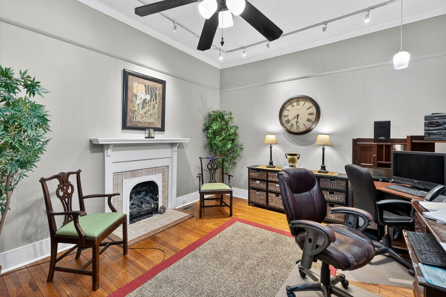 More Photos Of 1607 Norwich St, Brunswick Flex For Sale