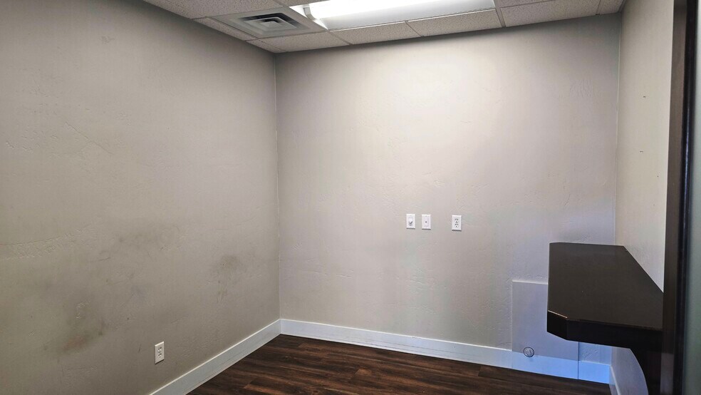 More Photos Of 2573 Campus Dr, Klamath Falls General Retail For Lease