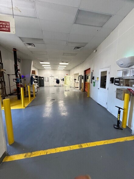More Photos Of 150 E 400 N, Salem Manufacturing For Lease