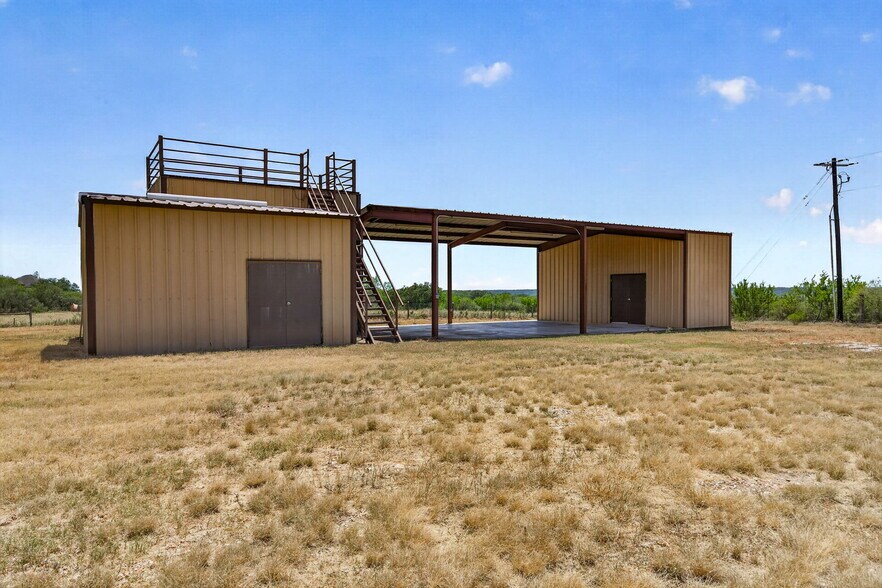 More Photos Of 2234 Highway 90 w, Castroville Flex For Sale