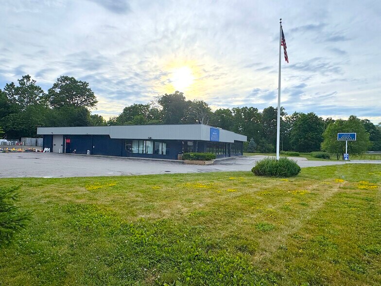 More Photos Of 1155 Route 9, Wappingers Falls Showroom For Sale