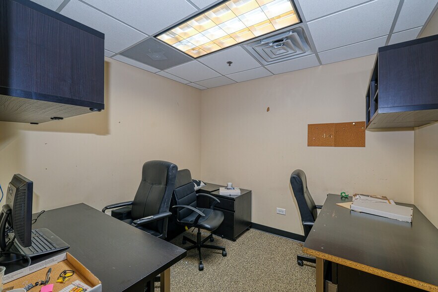 More Photos Of 10700 W Higgins Rd, Rosemont Loft Creative Space For Sale