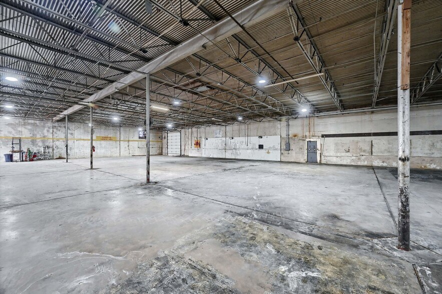 More Photos Of 1411 Southland Dr, Gainesville Flex For Sale