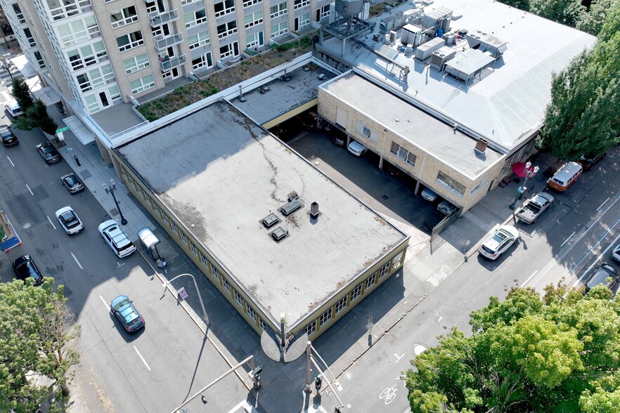 More Photos Of 1040 NW Everett St, Portland Warehouse For Lease