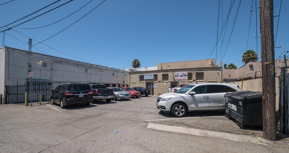 More Photos Of 810 N Avalon Blvd, Wilmington Storefront For Sale