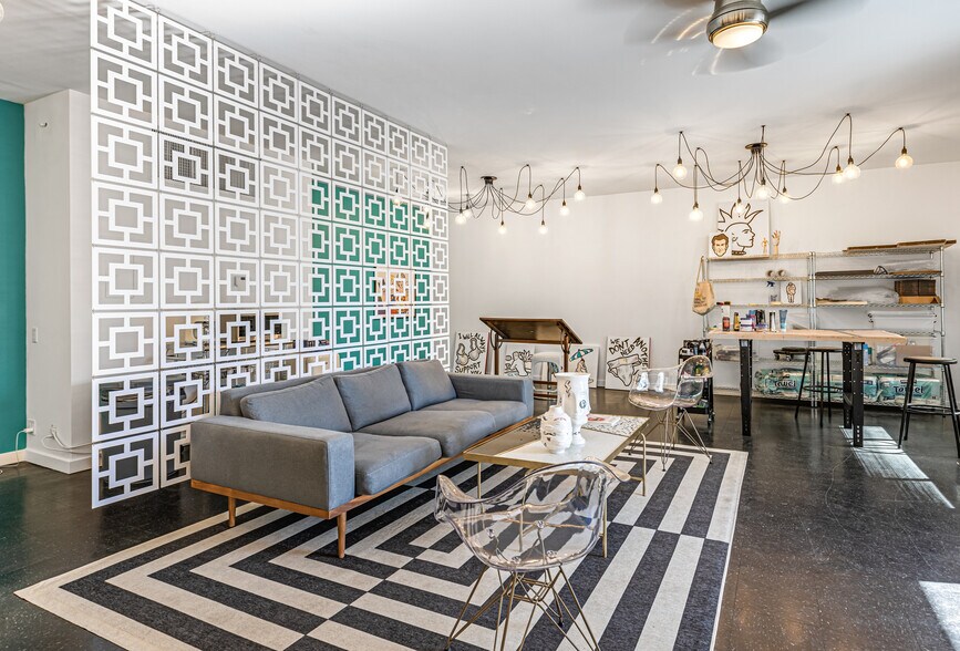 More Photos Of 664-668 N Palm Canyon Dr, Palm Springs Office For Sale