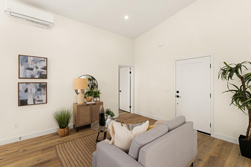 More Photos Of 6283 Lorca Dr, San Diego Apartments For Sale