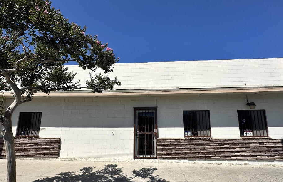 Primary Photo Of 2100 Floyd St, Burbank Warehouse For Lease
