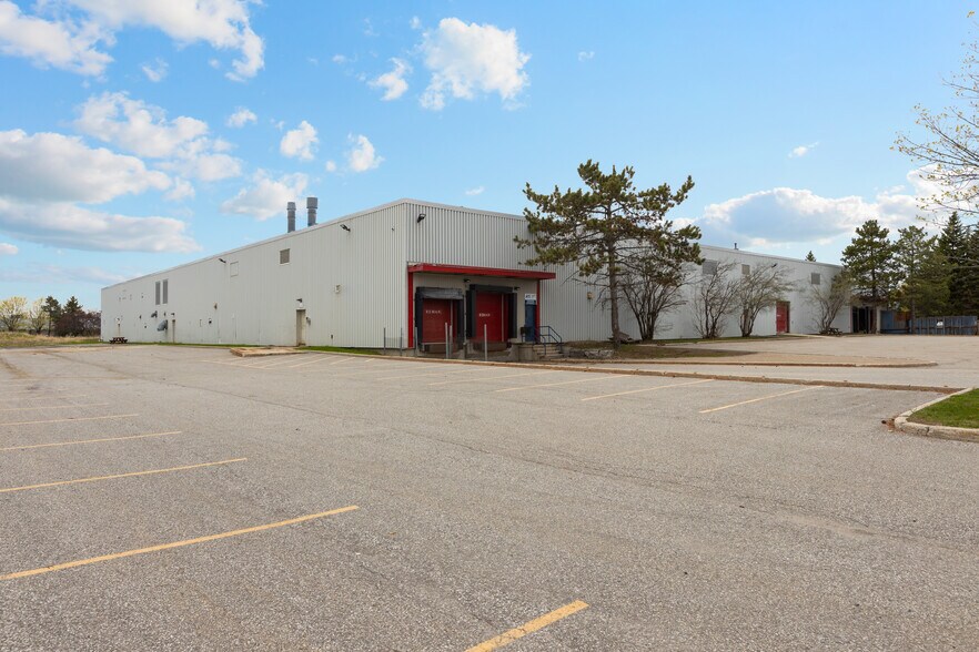 More Photos Of 2355 St Laurent Blvd, Ottawa Showroom For Sale