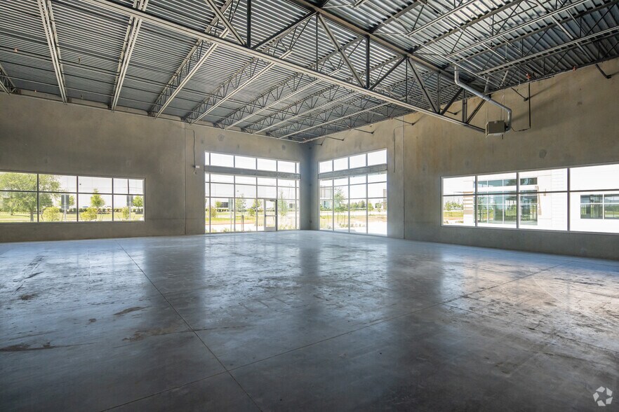 More Photos Of 400 Gerault Rd, Flower Mound Warehouse For Sale