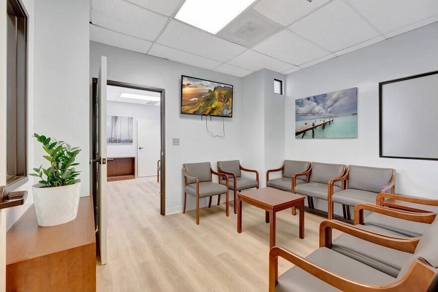 More Photos Of 18800 Delaware St, Huntington Beach Medical For Lease