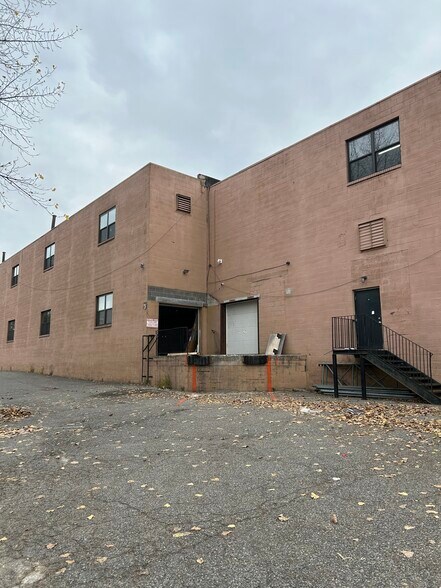 More Photos Of 10 Dell Glen Ave, Lodi Manufacturing For Lease