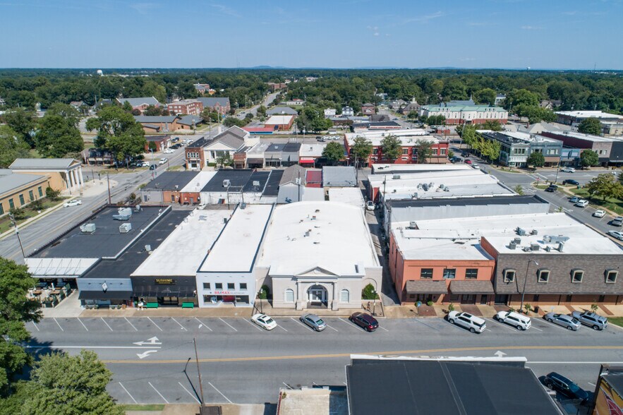 More Photos Of 112 N Jefferson St, Athens Bank For Lease