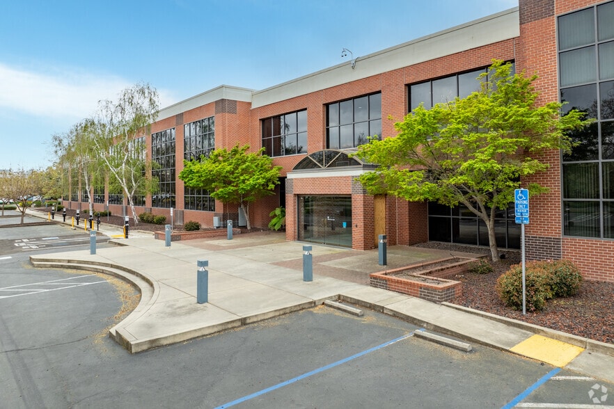 More Photos Of 750 Riverpoint Dr, West Sacramento Office For Sale