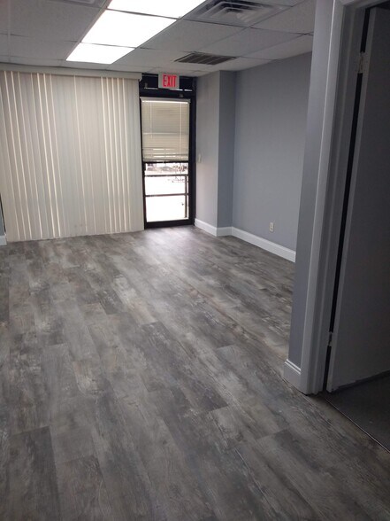 More Photos Of 1376 Bennett Dr, Longwood Warehouse For Lease