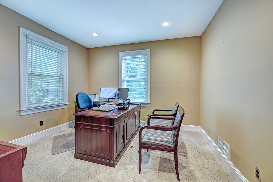 More Photos Of 24 Washington Ave, Chatham Office For Sale